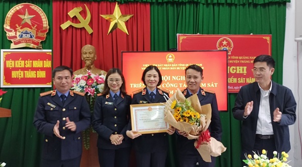 Viện kiểm sát Thăng Bình được tặng danh hiệu “Tập thể lao động xuất sắc” năm 2022