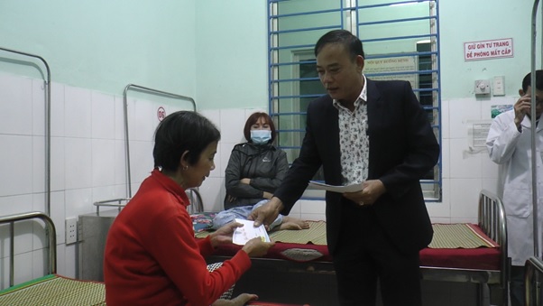 Đồng chí Lê Quang Hạt - Phó Bí thư Thường trực Huyện ủy thăm, chúc tết các đơn vị trên địa bàn huyện